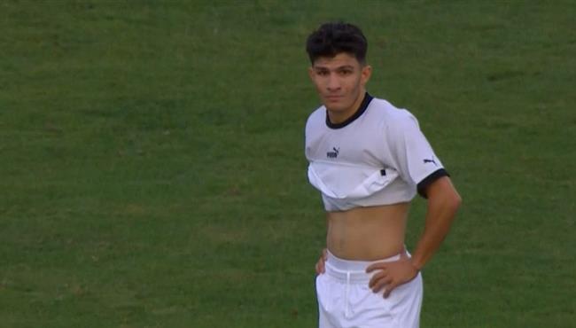 اسلام عيسي يهدر فرصة هدف امام الجزائر