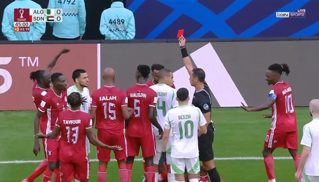 طرد ادم وناس في مباراة الجزائر والسودان بكأس العرب