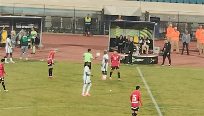 مشادة علي الخط بين حسام حسن والمدير الفني لنيجيريا