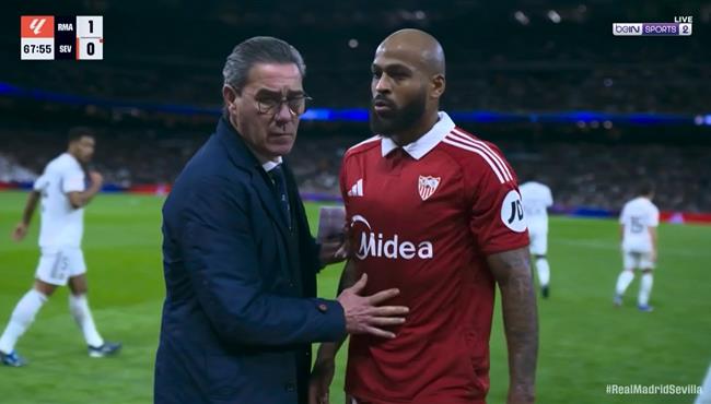 طرد ماركاو في مباراة ريال مدريد واشبيلية بالدوري الاسباني