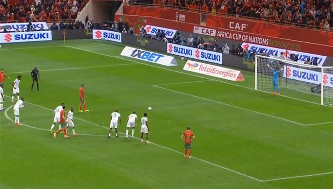 سفيان رحيمي يهدر ركلة جزاء للمغرب أمام جزر القمر في افتتاح كأس أمم إفريقيا