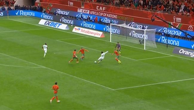 تصدي ياسين بونو الرائع ينقذ المغرب من هدف محقق لجزر القمر