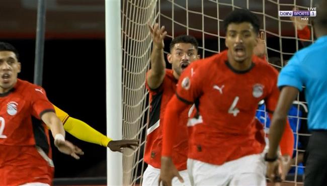 لاعبو مصر يطالبون بركلة جزاء امام زيمبابوي بكأس أمم أفريقيا