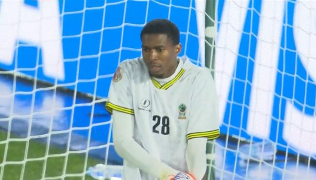 علي مرتين حارس تنزانيا ينقذ مرماه من هدف محقق امام نيجيريا
