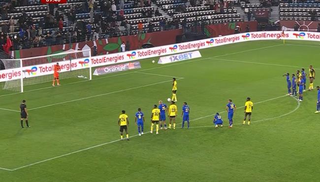 لاعب أوغندا يهدر ركلة جزاء في الوقت القاتل امام تنزانيا بكأس أمم أفريقيا