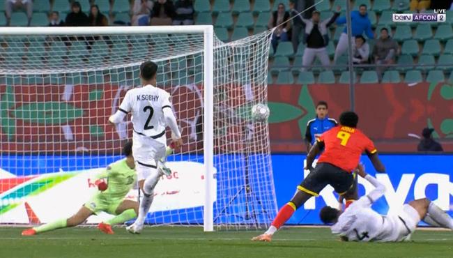 لاعب انجولا يهدر فرصة هدف امام مصر بكأس أمم أفريقيا