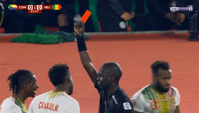 طرد لاعب مالي في مباراة جزر القمر بكأس امم افريقيا
