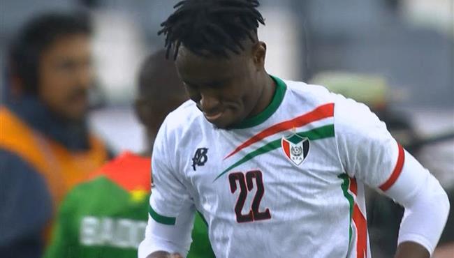 الجزولي نوح يهدر ركلة جزاء في مباراة السودان وبوركينا فاسو بكأس أمم أفريقيا