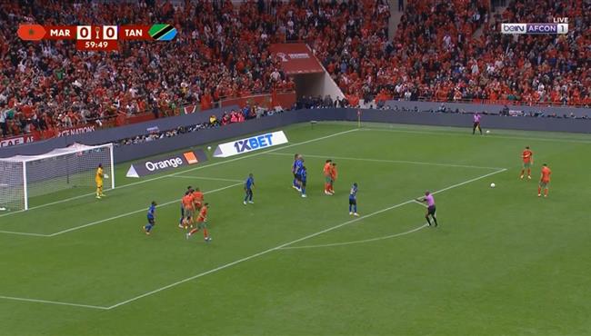 العارضة تمنع اشرف حكيمي من تسجيل هدف عالمي امام تنزانيا في كأس امم افريقيا