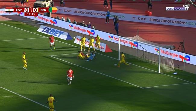 مدافع بنين يحرم عمر مرموش من تسجيل هدف محقق لمصر بكأس أمم أفريقيا