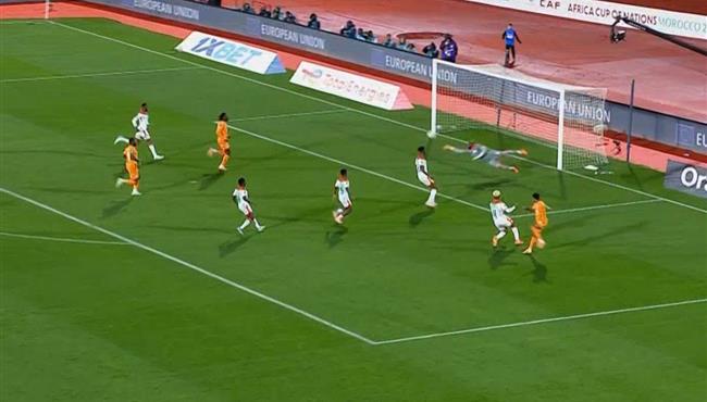 اول فرصه خطيرة من كوت ديفوار علي مرمي بوركينا فاسور