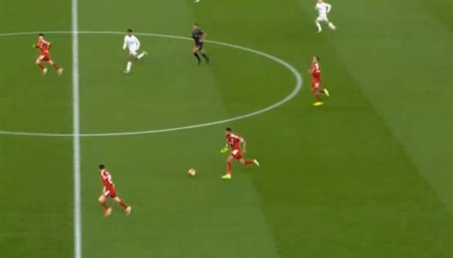 لقطة طريفه .. جاكبو يركض بدون حذاء في مباراة ليفربول وبارنسلي بكأس الاتحاد الانجليزي