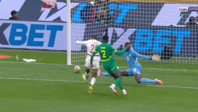 ايوب الكعبي يهدر هدف محقق بطريقة غريبة امام السنغال في نهائي كاس امم افريقيا