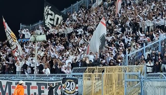 واحد اتنين امام عاشور فين .. هتافات جماهير الزمالك في مباراة المصري بكأس الكونفدرالية