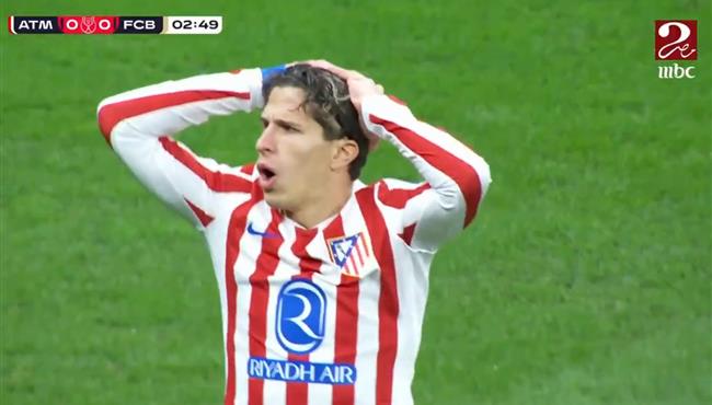 جوليانو سيميوني يهدر انفراد امام برشلونة بكأس ملك اسبانيا