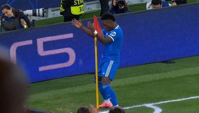 هدف فينيسيوس جونيور الرائع في مرمي بنفيكا بدوري ابطال اوروبا