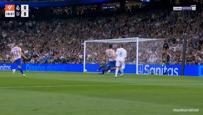 القائم يحرم ريال مدريد من تسجيل هدف امام اتلتيكو مدريد بالدوري الاسباني