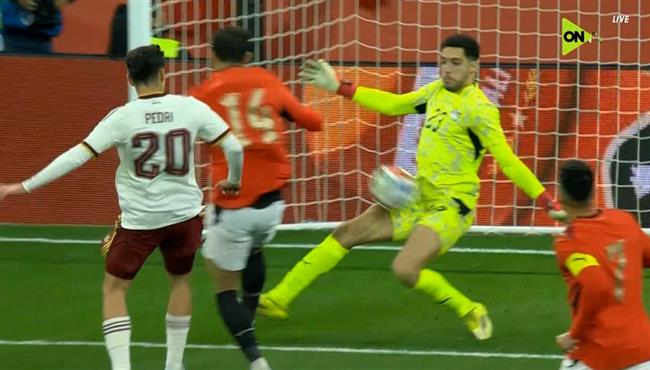 تصدي مصطفى شوبير لتسديدة بيدري ينقذ مرمى مصر من هدف أمام إسبانيا