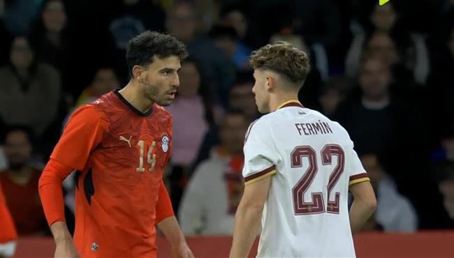 خناقة حمدي فتحي وفيرمين لوبيز في مباراة مصر واسبانيا