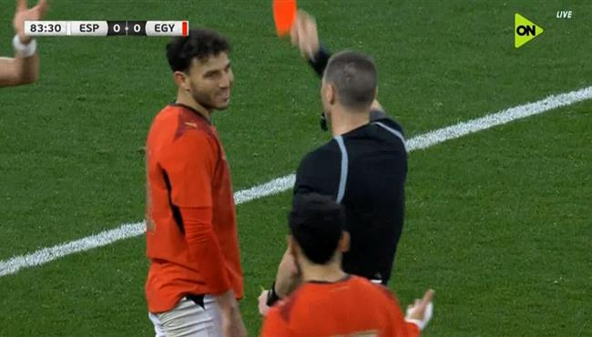 طرد حمدي فتحي في مباراة مصر واسبانيا الودية