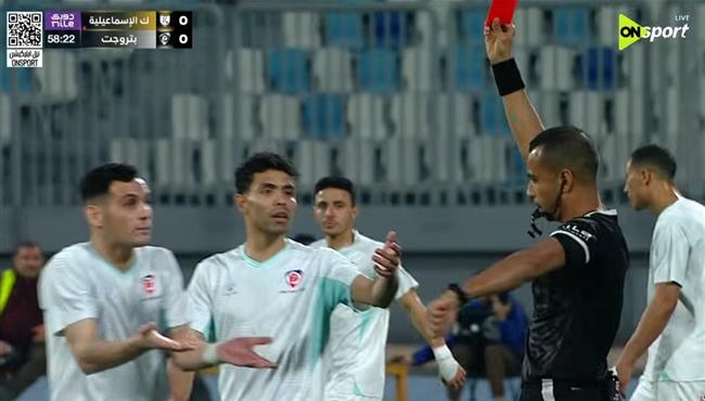 طرد بدر موسى في مباراة بتروجيت وكهرباء الاسماعيلية بالدوري المصري