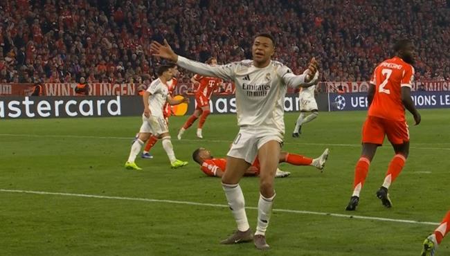 تصدي نوير الرائع يحرم مبابي من هدف محقق امام بايرن ميونخ