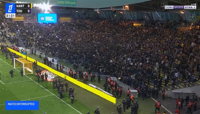 الجماهير تقتحم مباراة نانت وتولوز في الدوري الفرنسي