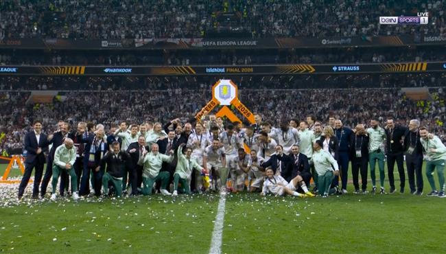 مراسم تتويج استون فيلا بطلا لـ الدوري الاوروبي
