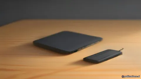 هاتف ذكي يعرض خلفية واتساب أنيقة ومميزة