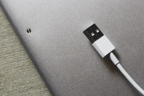 طريقة شحن اللابتوب عن طريق منفذ USB الحديث