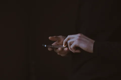 مقارنة بين أنظمة تشغيل الهواتف الذكية