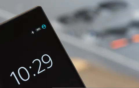 Modern smartphone displaying a mobile browser on a desk