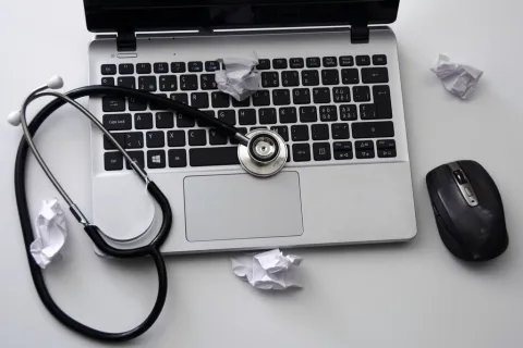 شاشة خيارات إصلاح واستعادة نظام ويندوز 10 على جهاز لابتوب