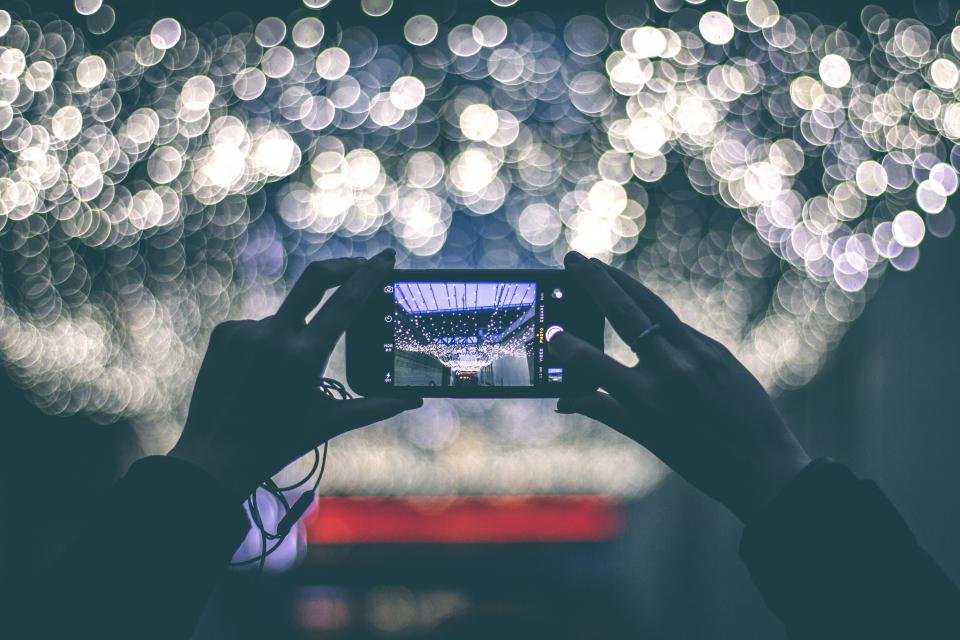 An iPhone displaying a normal unzoomed screen.