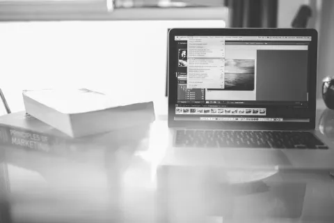 شاشة لابتوب تعرض إعدادات تحديث نظام ويندوز