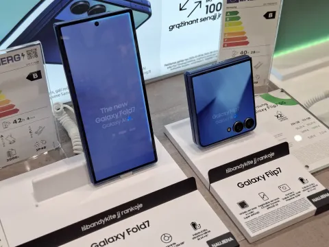A Samsung smartphone undergoing troubleshooting on a clean workbench.
